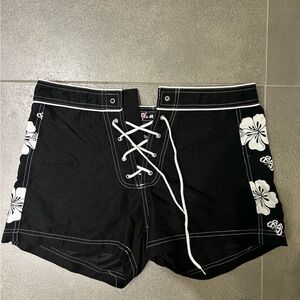Y2K Surf Flower Lace-Up Shorts - Mariposa